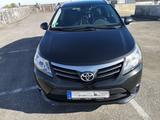 Toyota Avensis Combi 2,2-l-D-4D Automatik Comfort C... - Toyota Avensis: Comfort