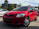 Toyota Auris Executive - rote Toyota Auris