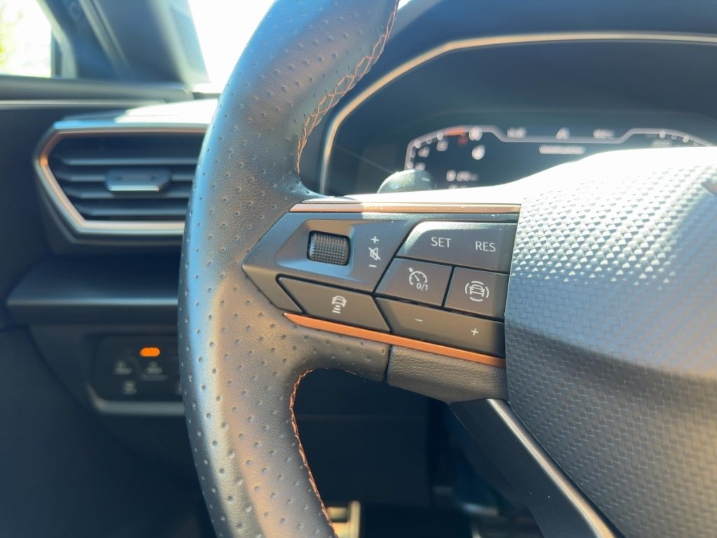 Fahrzeugabbildung CUPRA Leon ST e-HYBRID WINTER NAVI ACC elektr. HECKKL.