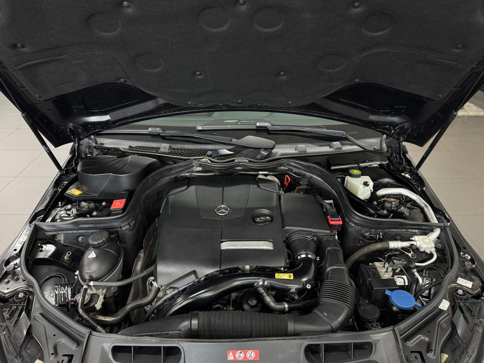 Mercedes-Benz C 180 T-Modell Avantg. NAVI/U-FREI/MB SERVICE!