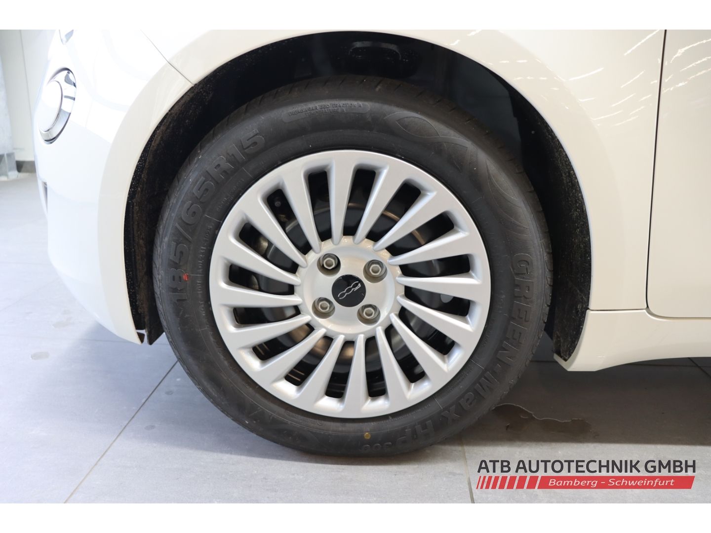 Fahrzeugabbildung Fiat 500 1.0 Hybrid Pop 65PS Apple CarPlay Klimaautom