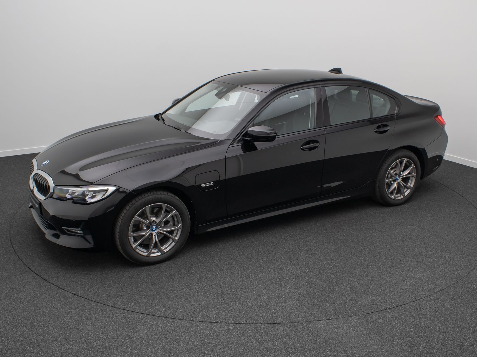 Fahrzeugabbildung BMW 320e Sport Line DAB CockPitPr Lenkrhzg AHK Alarm
