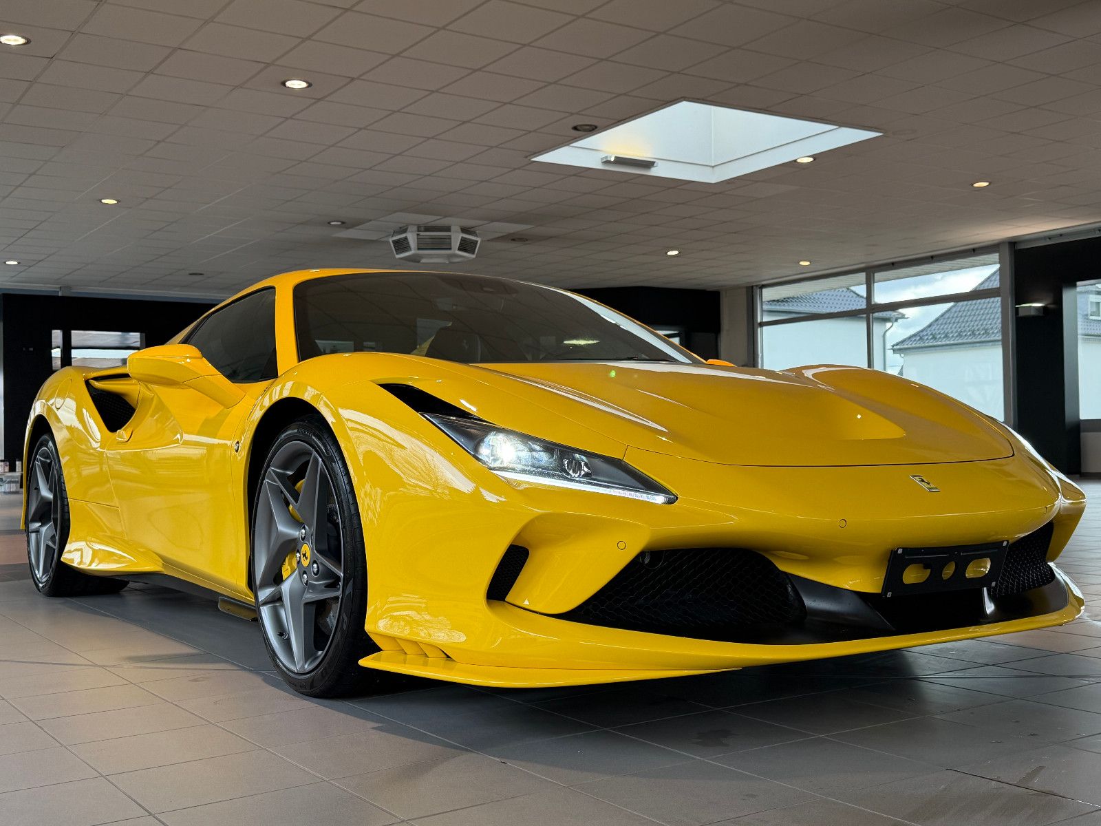 Fahrzeugabbildung Ferrari F8 Spider /LIFT/KAMERA/CARBON-LED-LENK./MEMORY