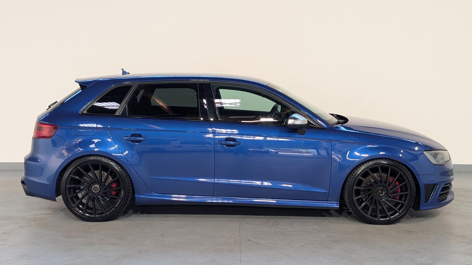 Audi S3 Sportback 2.0 TFSI 300 ch BVA quattro / Bang & Olufsen / Magnetic Ride / Alcantara-Cuir / Jantes 19"