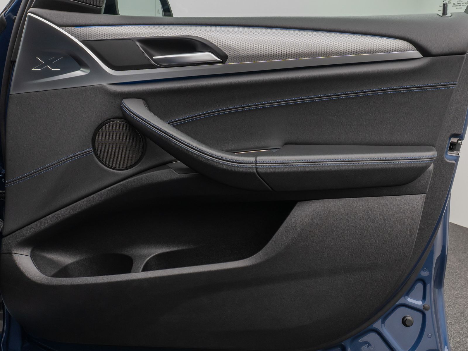 Fahrzeugabbildung BMW X3 xD30e M Sport Kamera HUD DAB HiFi AHK Komfort