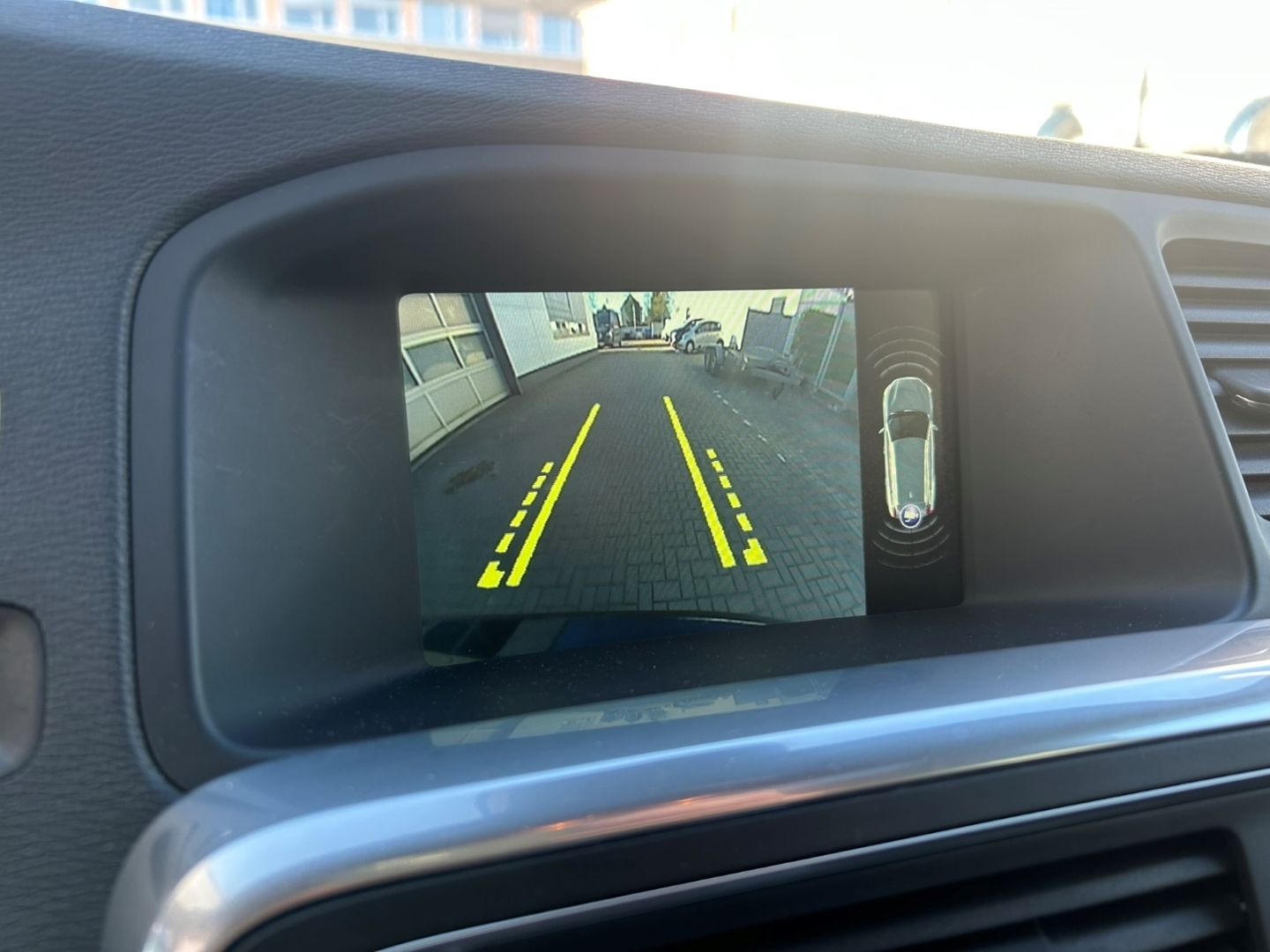 Fahrzeugabbildung Volvo V60 D3 Linje Svart Pano Leder digital SHZ H&R Ka