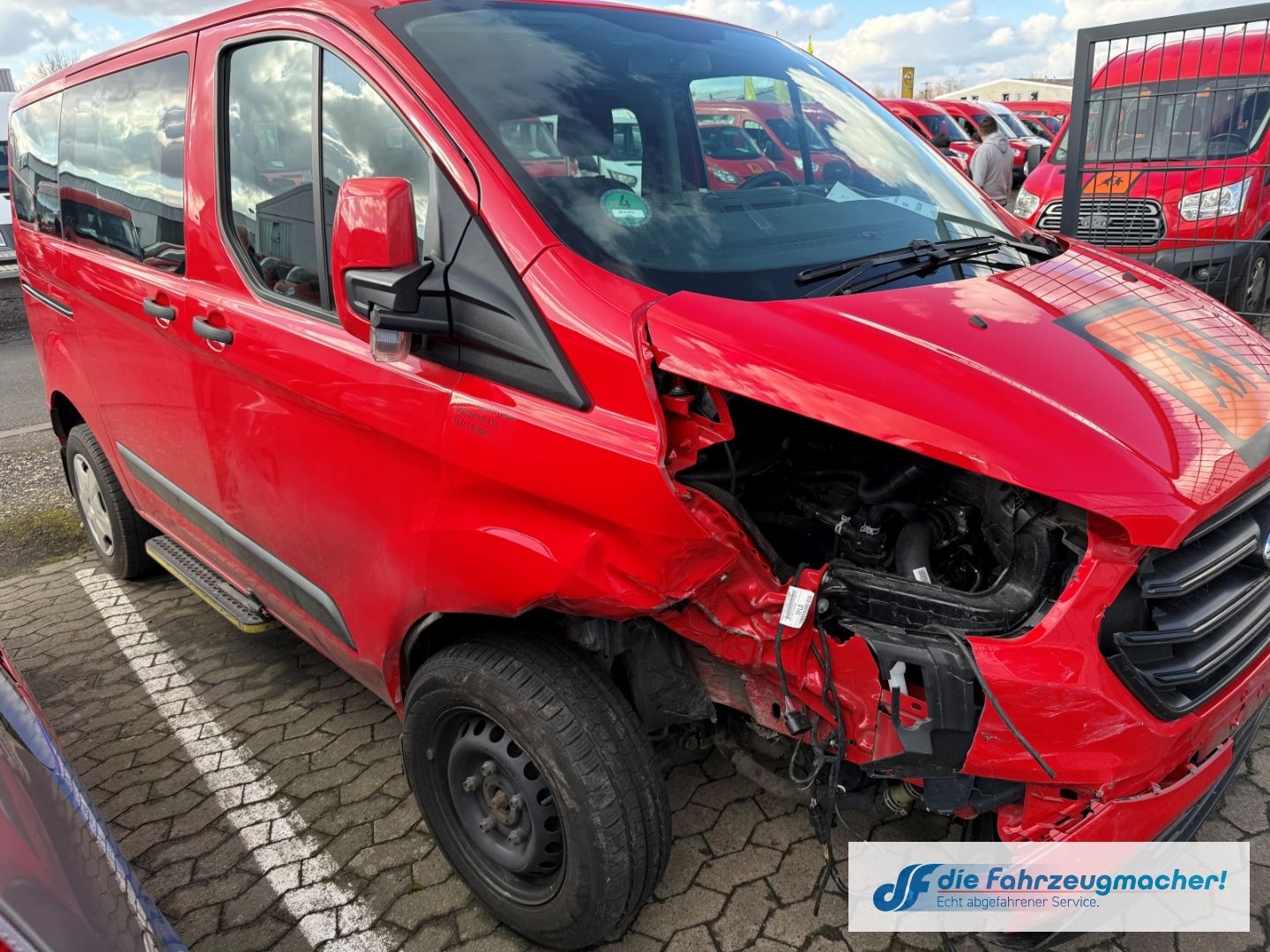 Fahrzeugabbildung Ford Transit Kombi 320 L1 *9202 *Unfallschaden*