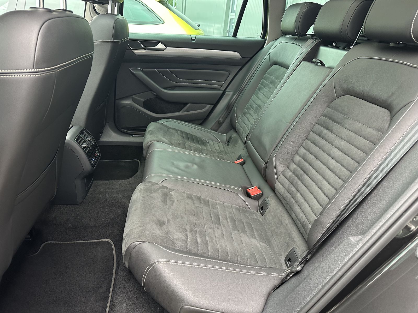 Fahrzeugabbildung Volkswagen Passat Variant GTE+NAV+LED+ACC+PANO+HUD+VCOCKPIT