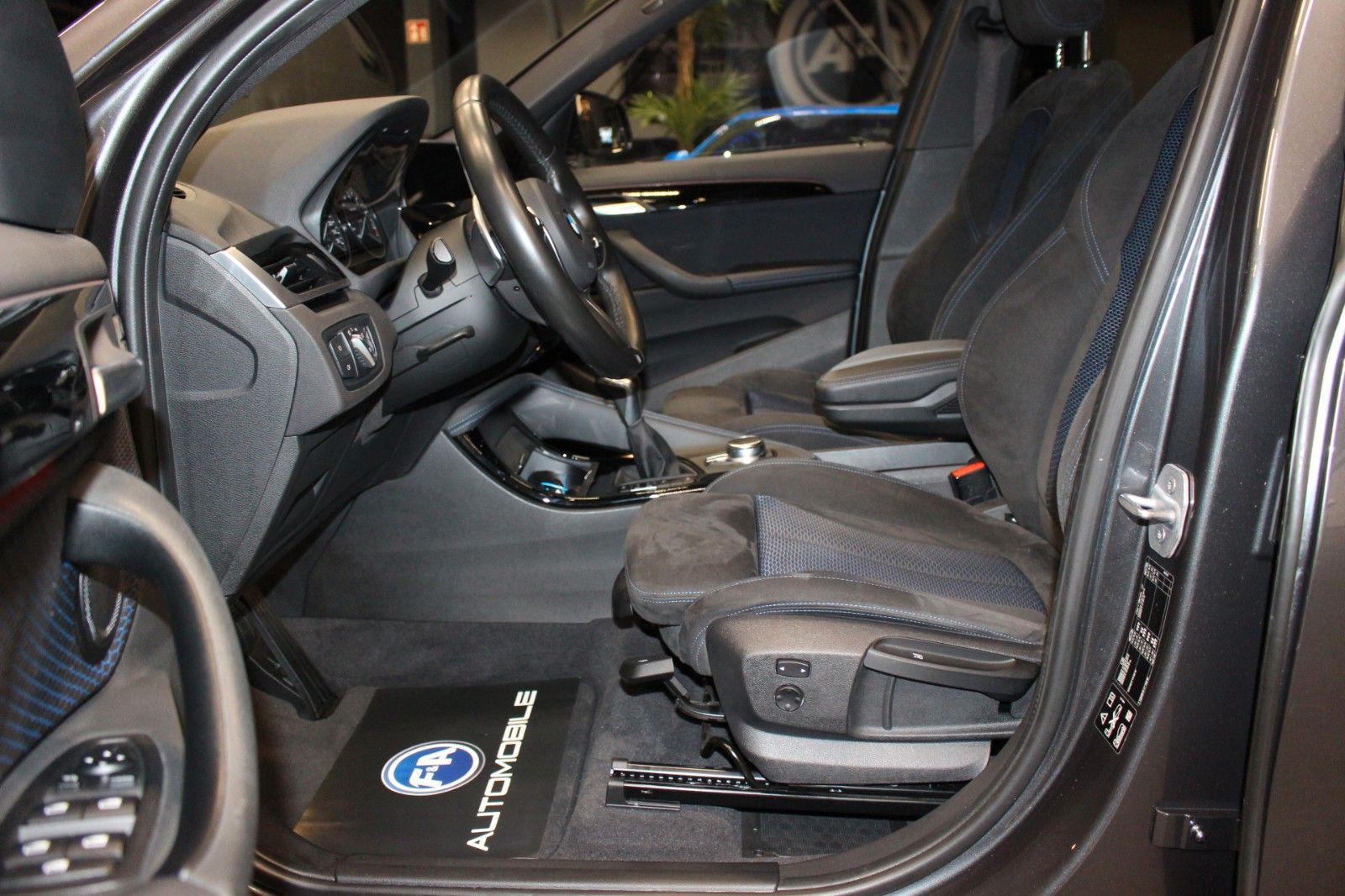 Fahrzeugabbildung BMW X1 xDrive 25 i M Sport Pano*HUD*Kamera*AHK