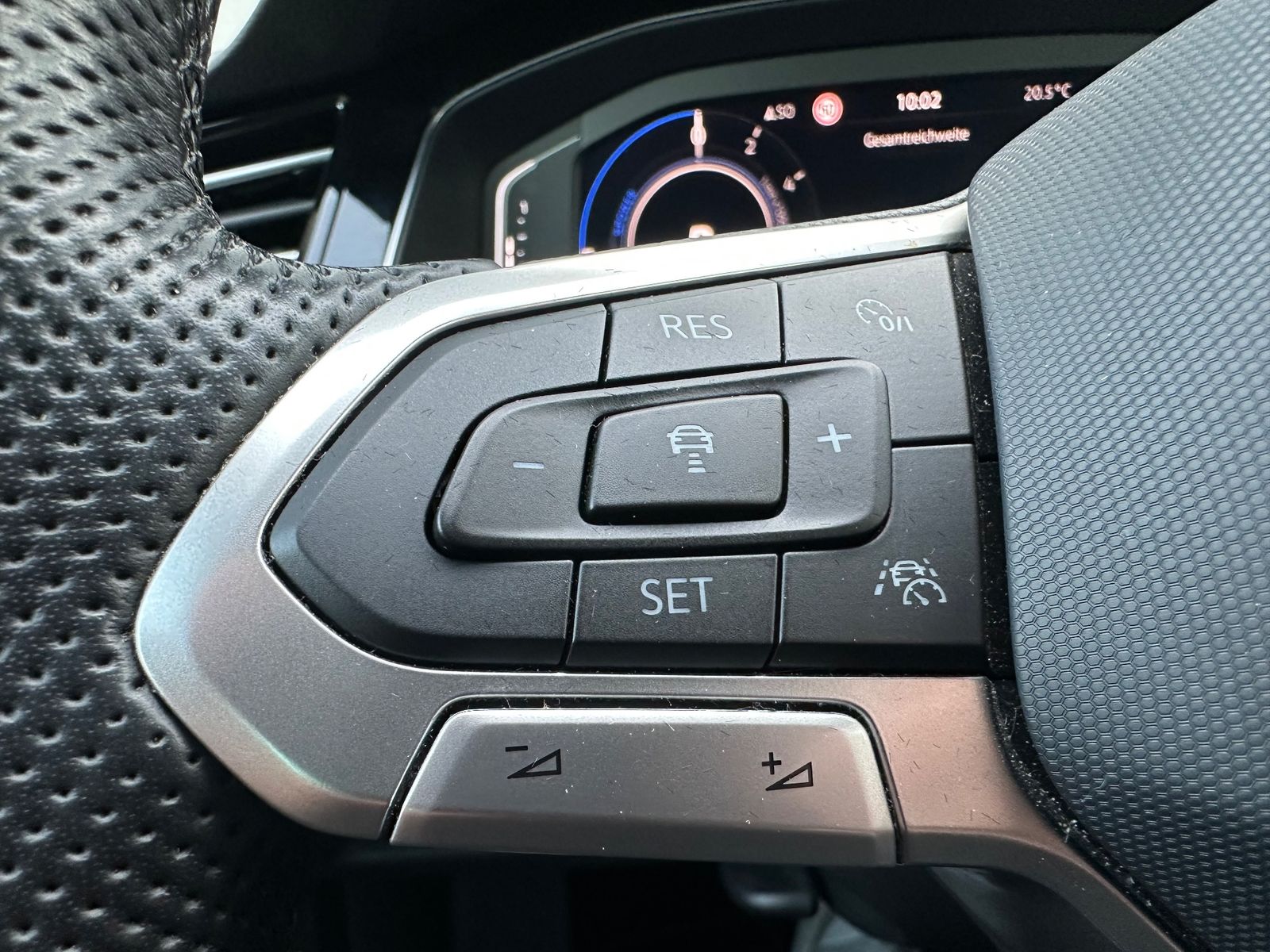 Fahrzeugabbildung Volkswagen Passat Variant 1.4 TSI DSG GTE NAV+LED+PANO+STHZ