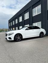 Mercedes-Benz E 220 d AMG Line Autom. AMG Line - EQUIPMENTS