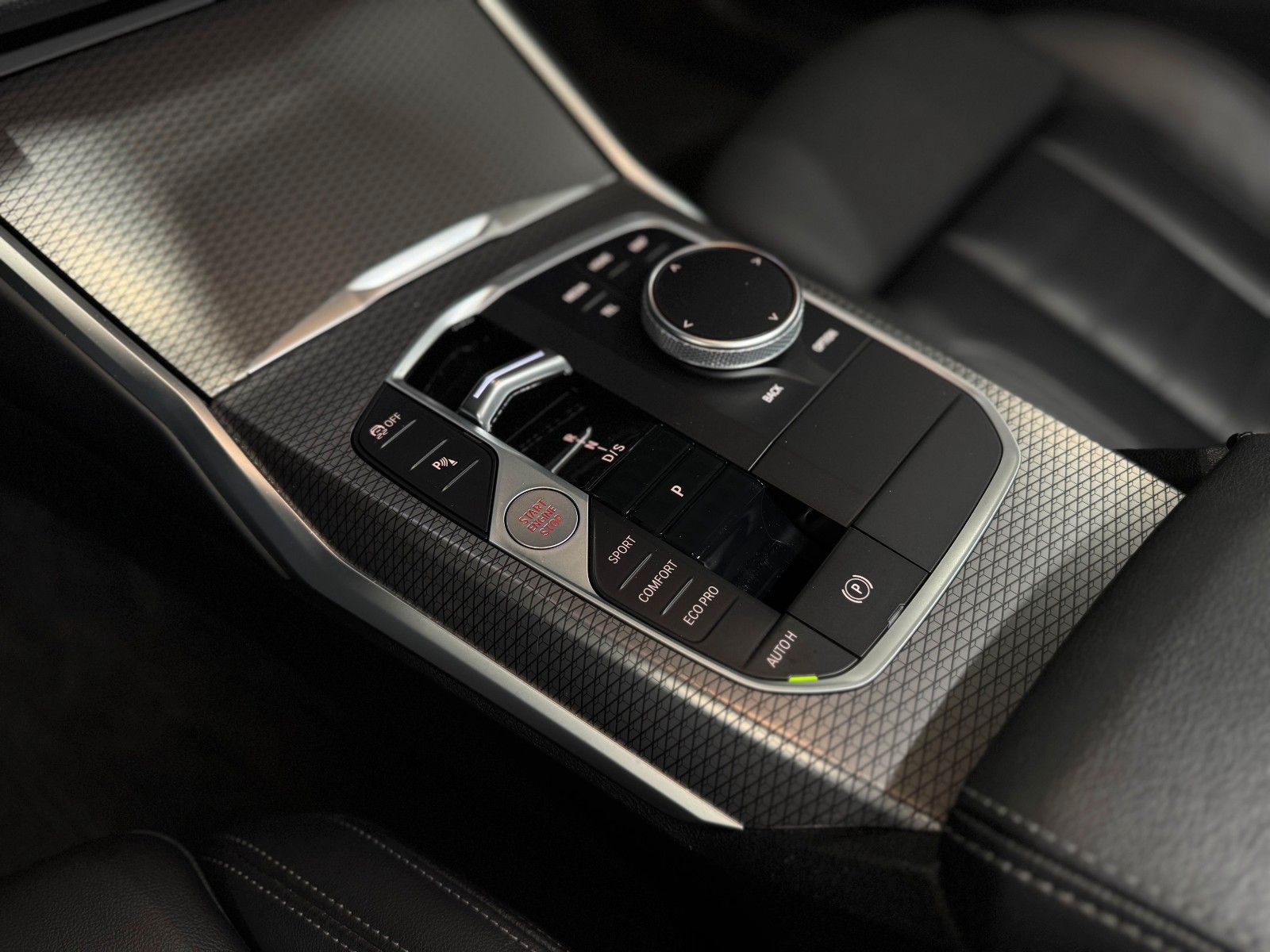 Fahrzeugabbildung BMW 320 d Touring xDrive MSport "Leder PANO Innov.P"