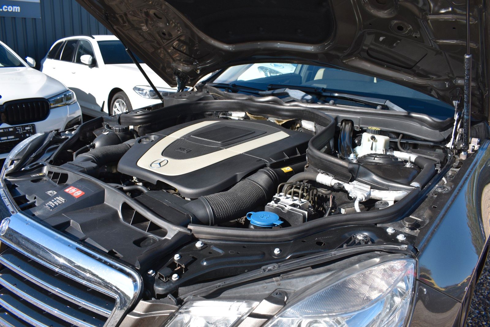 Fahrzeugabbildung Mercedes-Benz E 350 CGI Limousine STH/AHK/MEMORY/KEYLESS