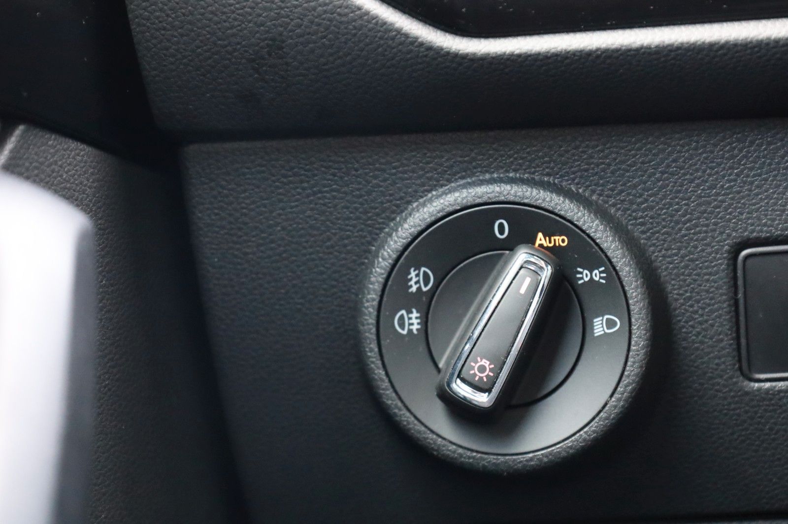 Fahrzeugabbildung SEAT Ateca FR 1,5 TSI DSG *AHZV *DAB*Navi*Winterpaket