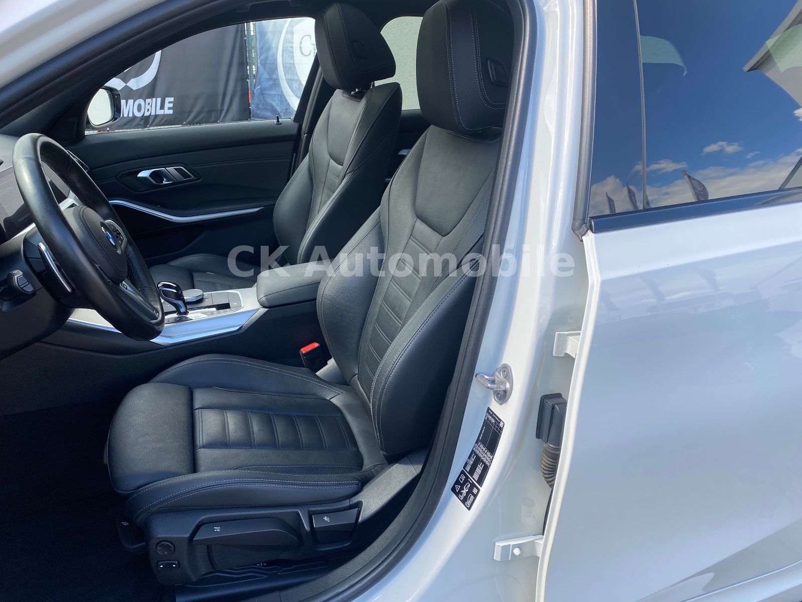 Fahrzeugabbildung BMW M340i Touring xDrive/Navi/HeadUP/Pano/360°