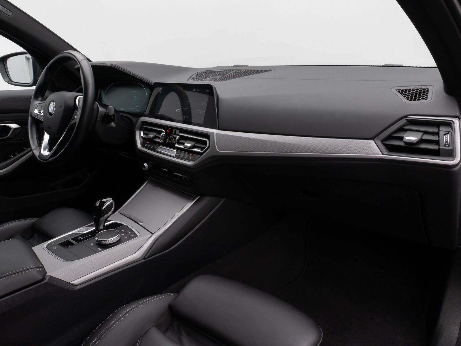 Fahrzeugabbildung BMW 320d DAB HiFi CockPitPro Lordos Alarm PDC Sport