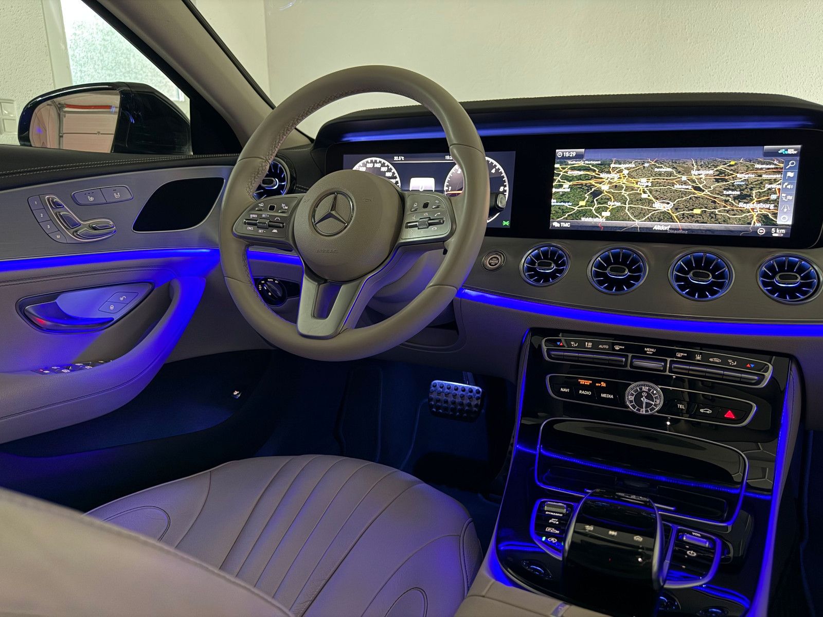 Fahrzeugabbildung Mercedes-Benz CLS 350 d 4Matic AMG-LINE/HuD/eGSD/DISTR+/STHZ
