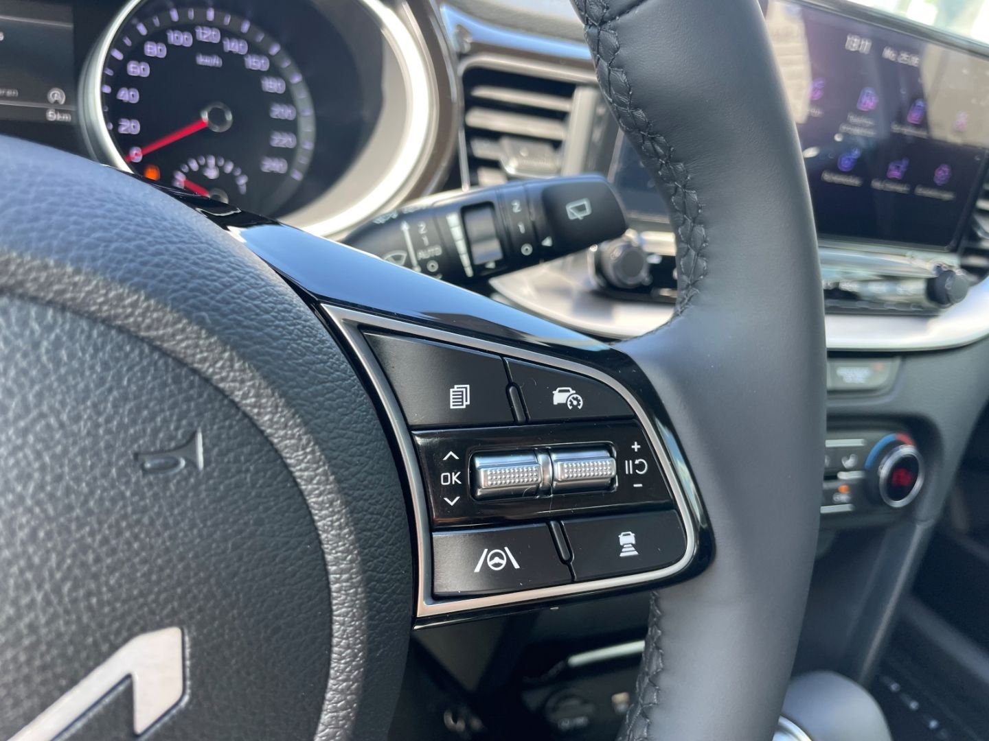 Fahrzeugabbildung Kia XCeed Spirit LED totWinkAss SpurhalteAss Navi