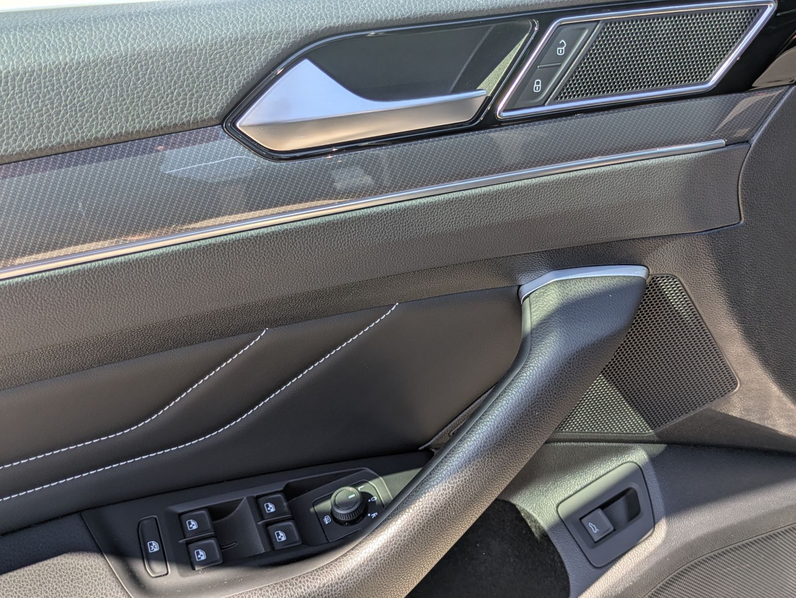 Fahrzeugabbildung Volkswagen Passat 2.0 TDI DSG R-Line 2x 4Motion LEDER*LED