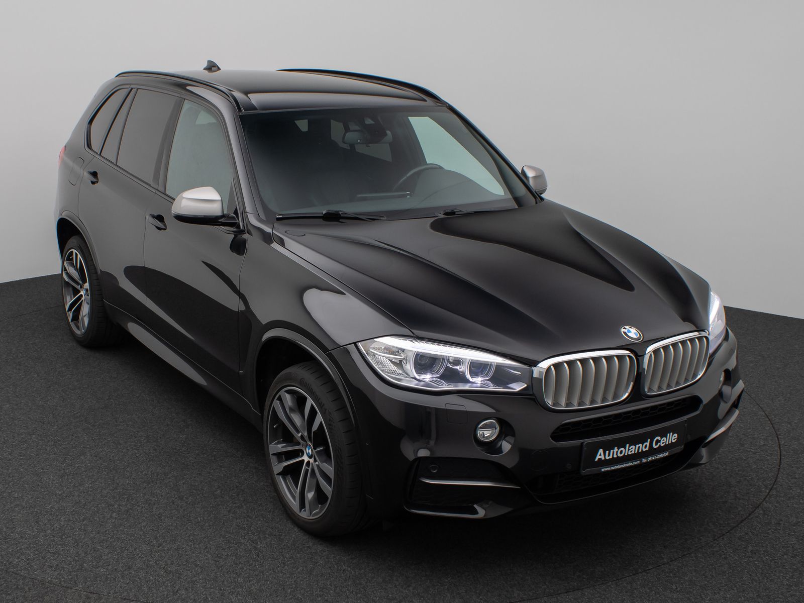 Fahrzeugabbildung BMW X5 M50d Kamera H/K NaviPro Xenon AHK Alarm