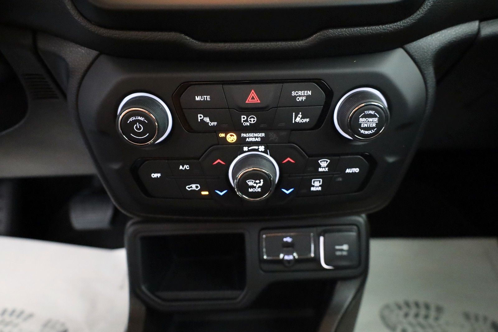 Fahrzeugabbildung Jeep Renegade Longitude Mild-Hybrid FWD, Kamera