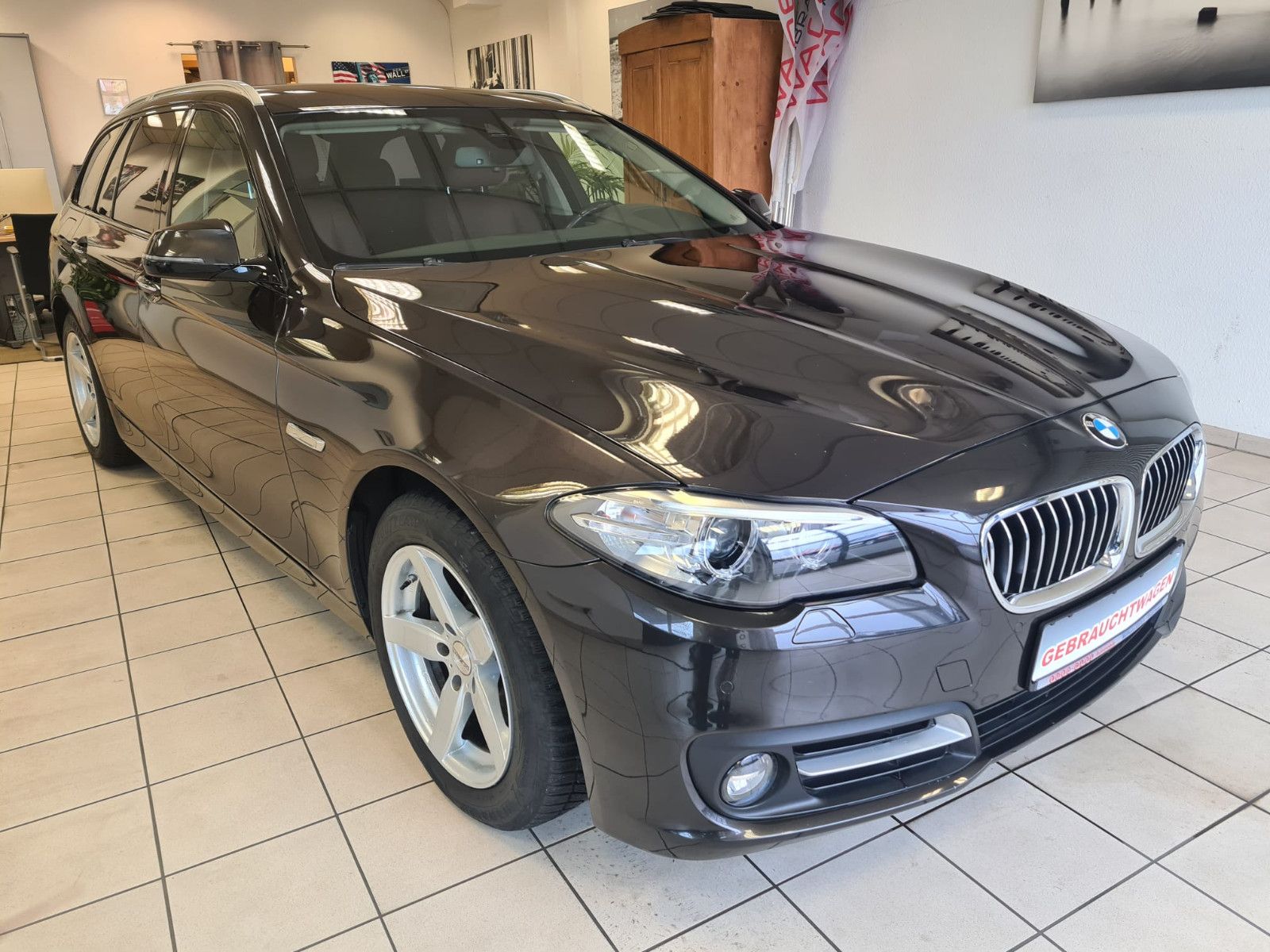 Fahrzeugabbildung BMW 520 d xDrive / AHK / Bi-XENON / LEDER