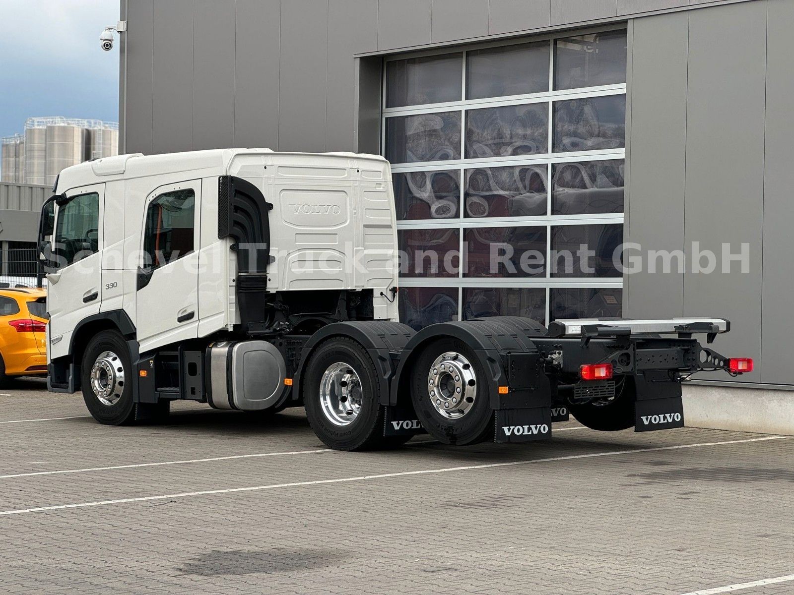 Fahrzeugabbildung Volvo FM 330 6x2 Doppelkabine Fahrgestell ADR