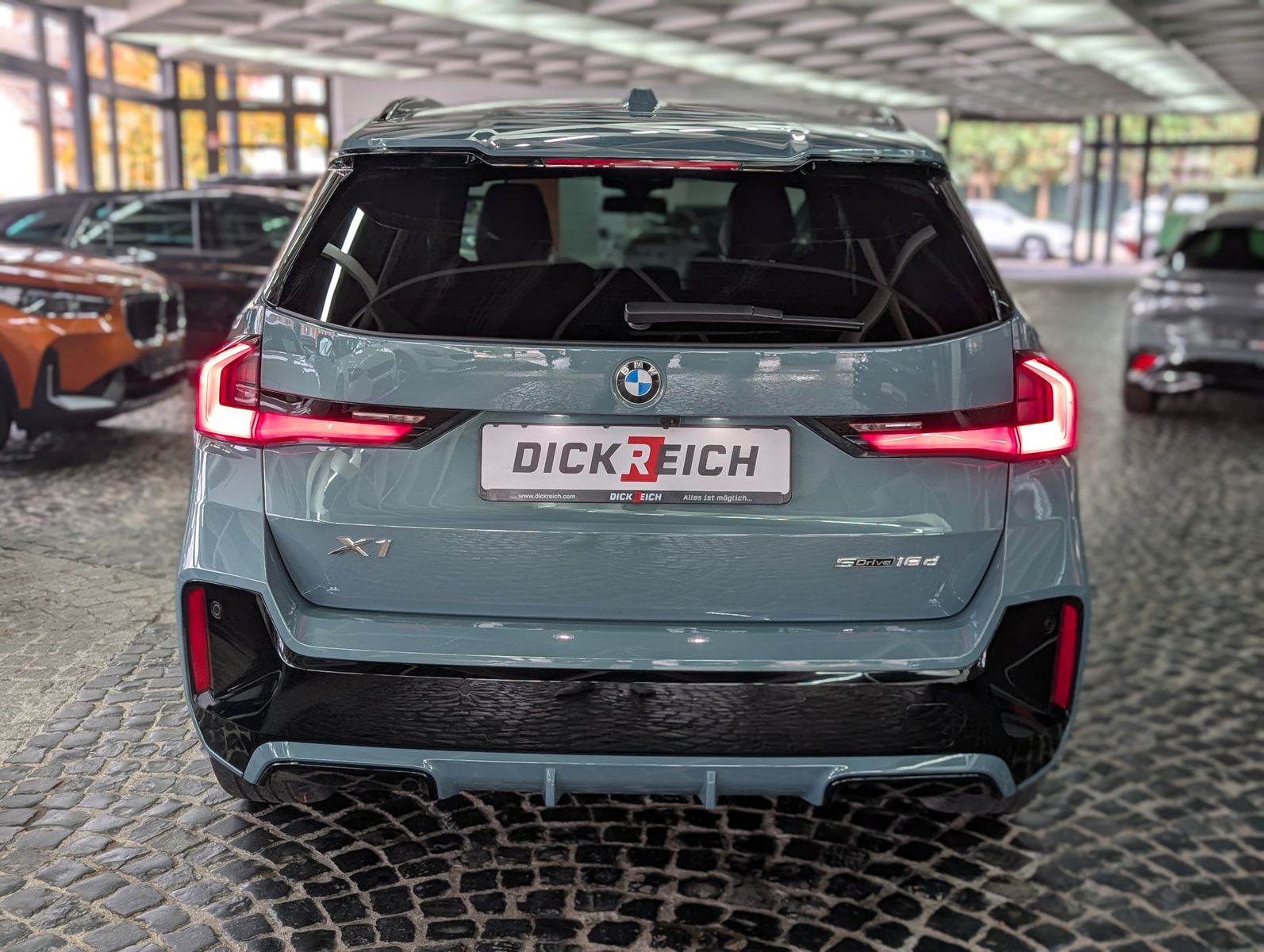 Fahrzeugabbildung BMW X1 18 d sDrive M Sport SHADOW AHK PANO KAM LEDER