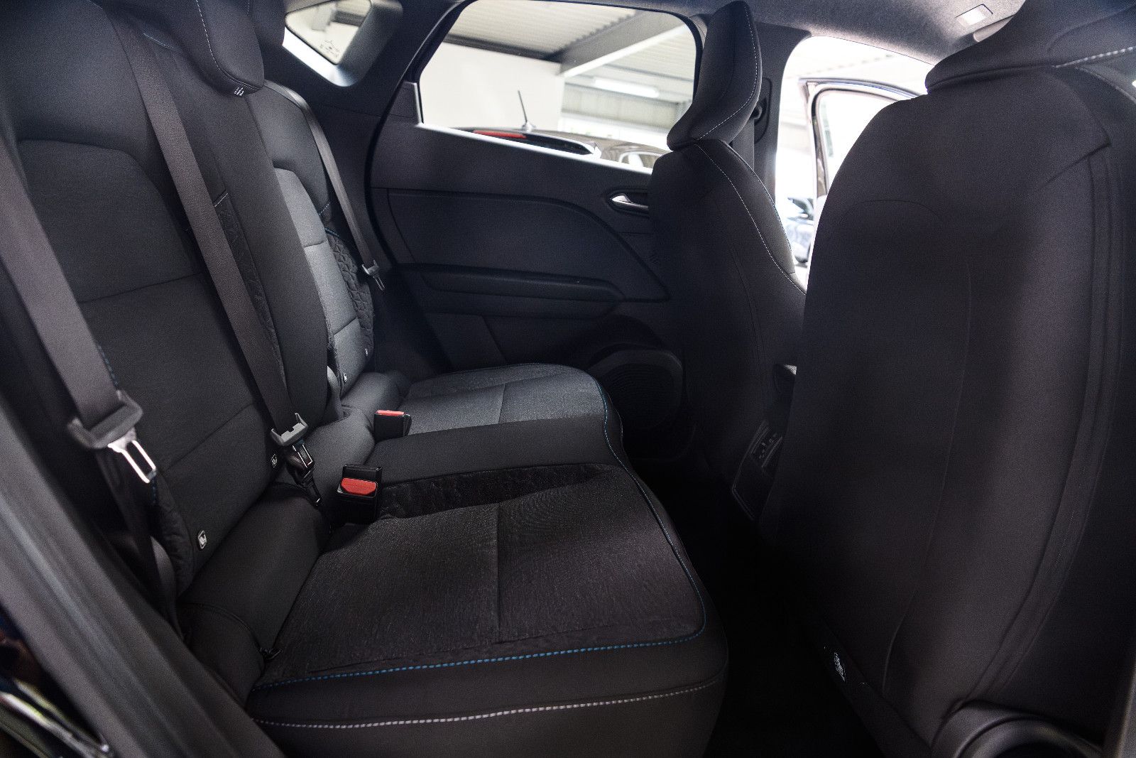 Fahrzeugabbildung Mitsubishi Diamant PLUS Black  Edition 1.8 HEV  +LED +