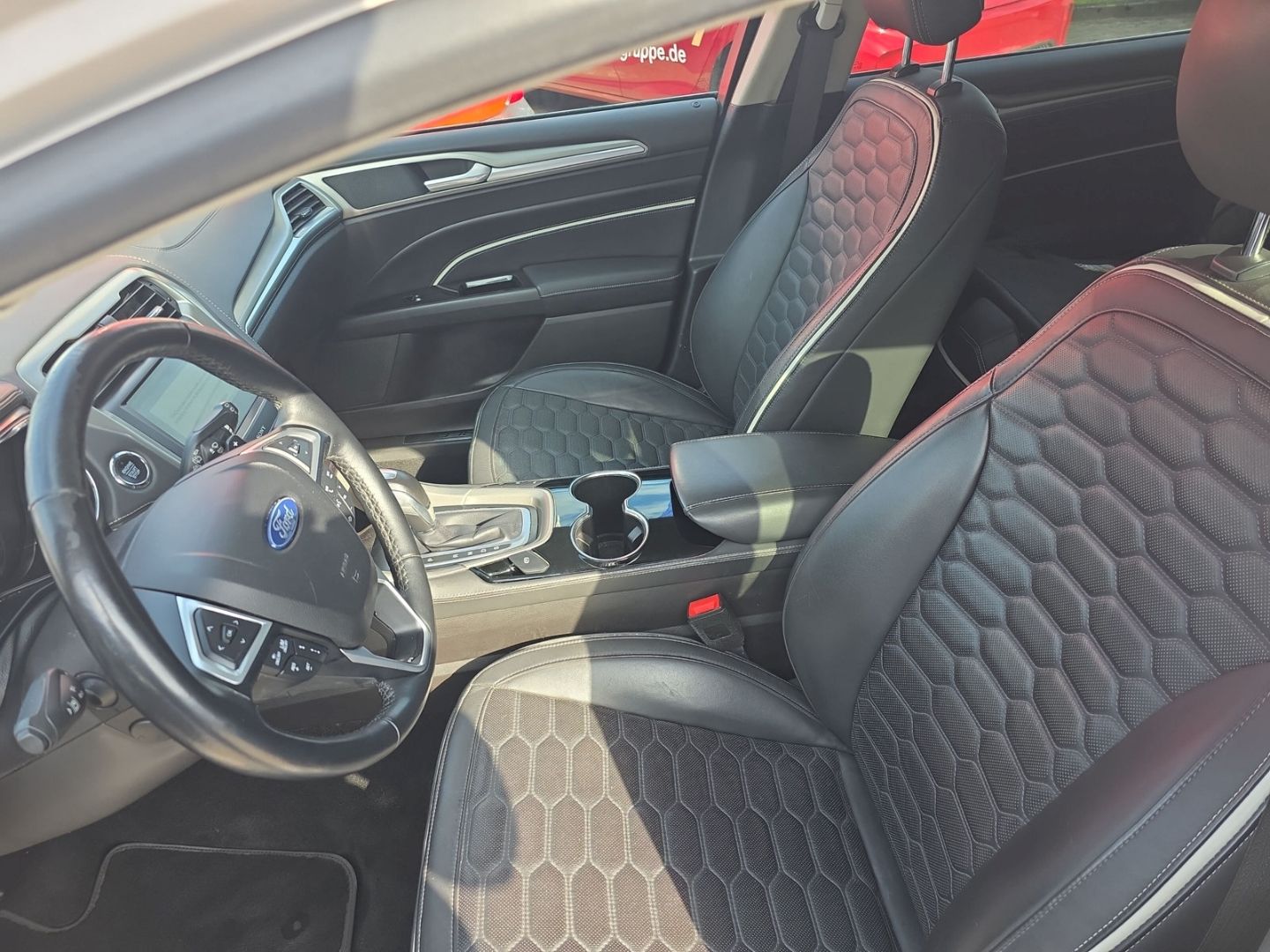 Fahrzeugabbildung Ford Mondeo Turnier Vignale AWD 2.0 TDCi 8 fach berei