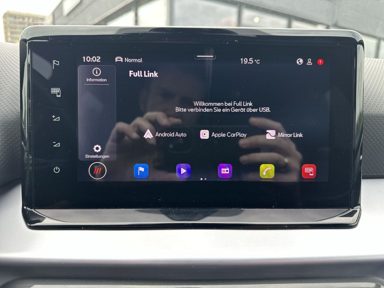 Fahrzeugabbildung SEAT Arona FR 1.5TSI 150PS DSG-AHK*Kessy*18Zoll - mit KI generiert/bearbeitet