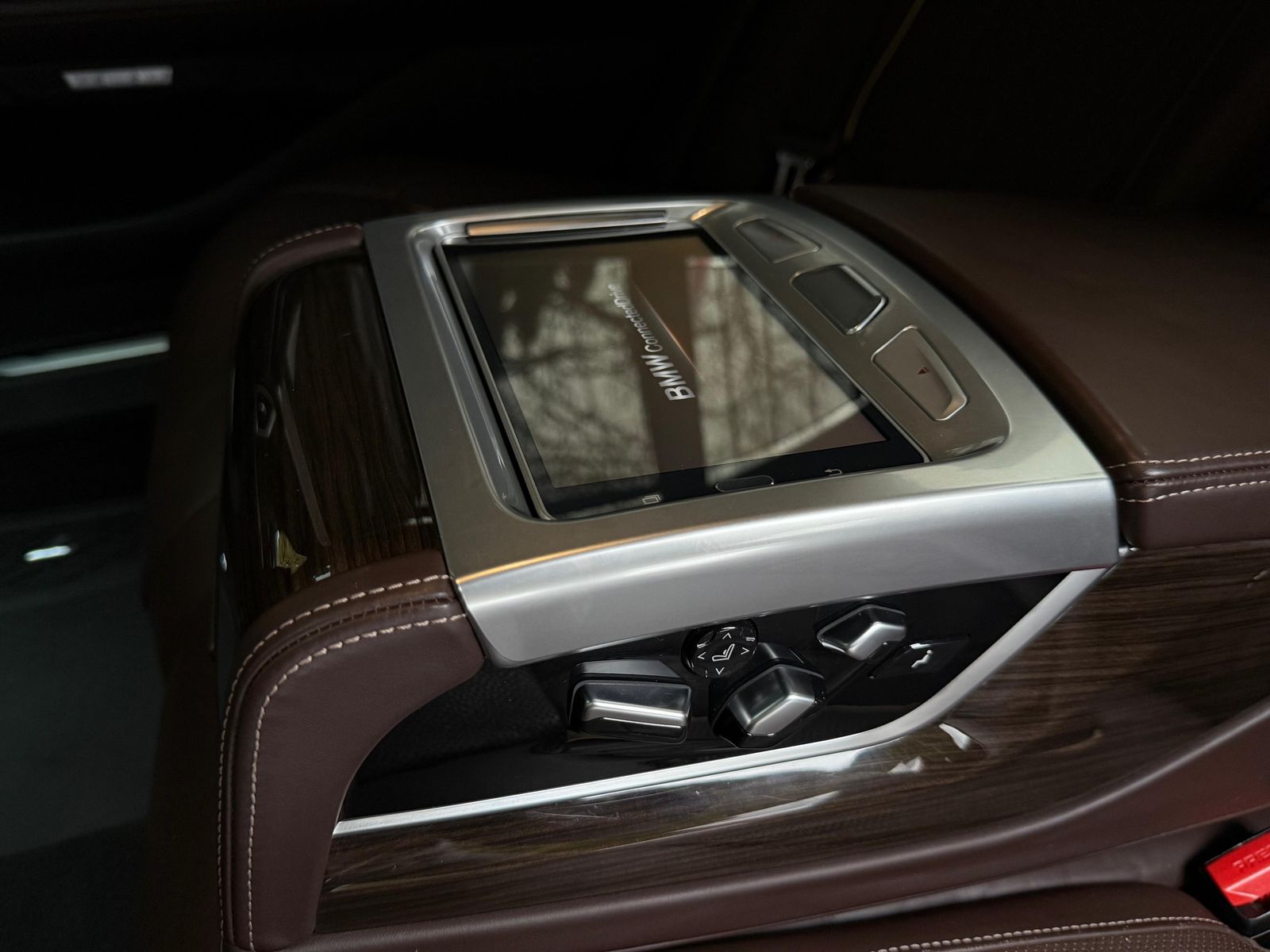 Fahrzeugabbildung BMW 750 L d xDrive M Paket LED+NAV+SHZ+MEMO+PANO+KAM