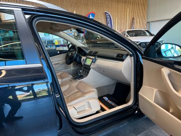 MYAUTOCENTER – Gebraucht- und Jahreswagen mit Werkstattservice in Pfaffenhofen Volkswagen Passat Variant V6 FSI *4Motion*Navi*Xenon*TÜV*