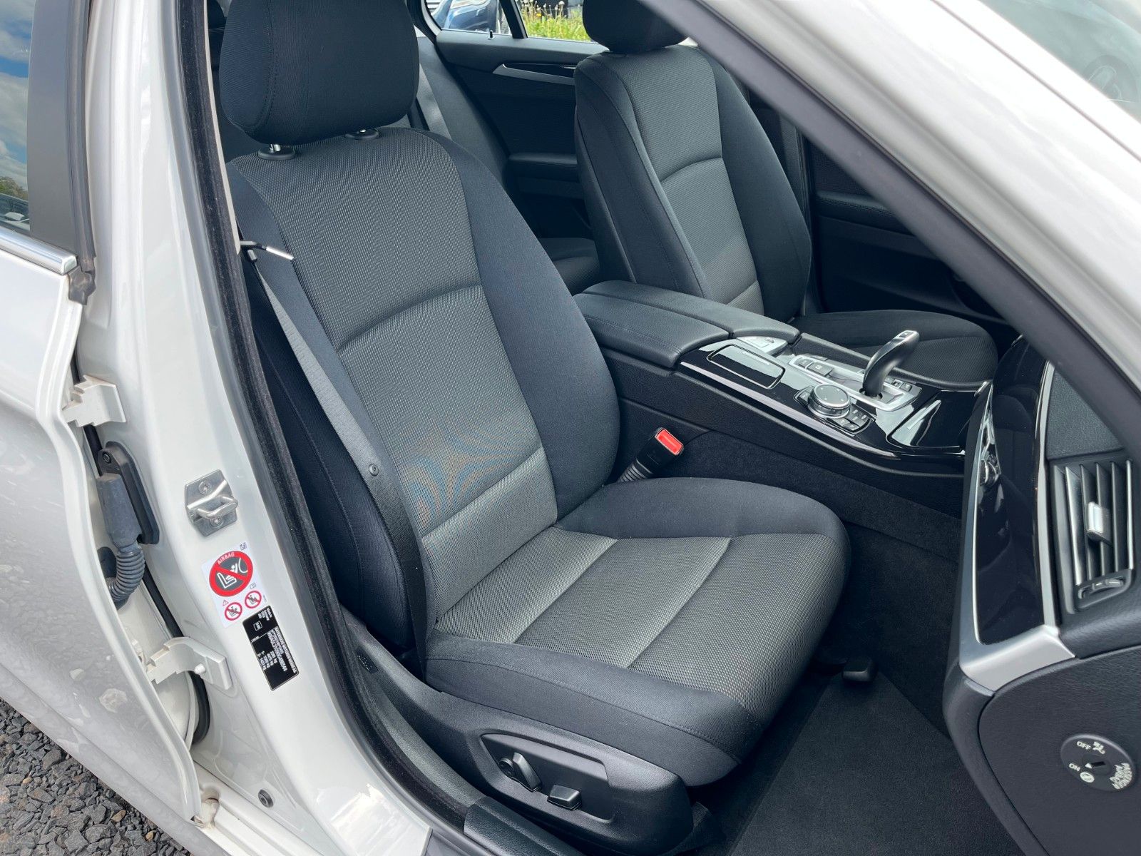 Fahrzeugabbildung BMW 520d Aut. Navi Alarm PDC HiFi Scheckheft SPORTL