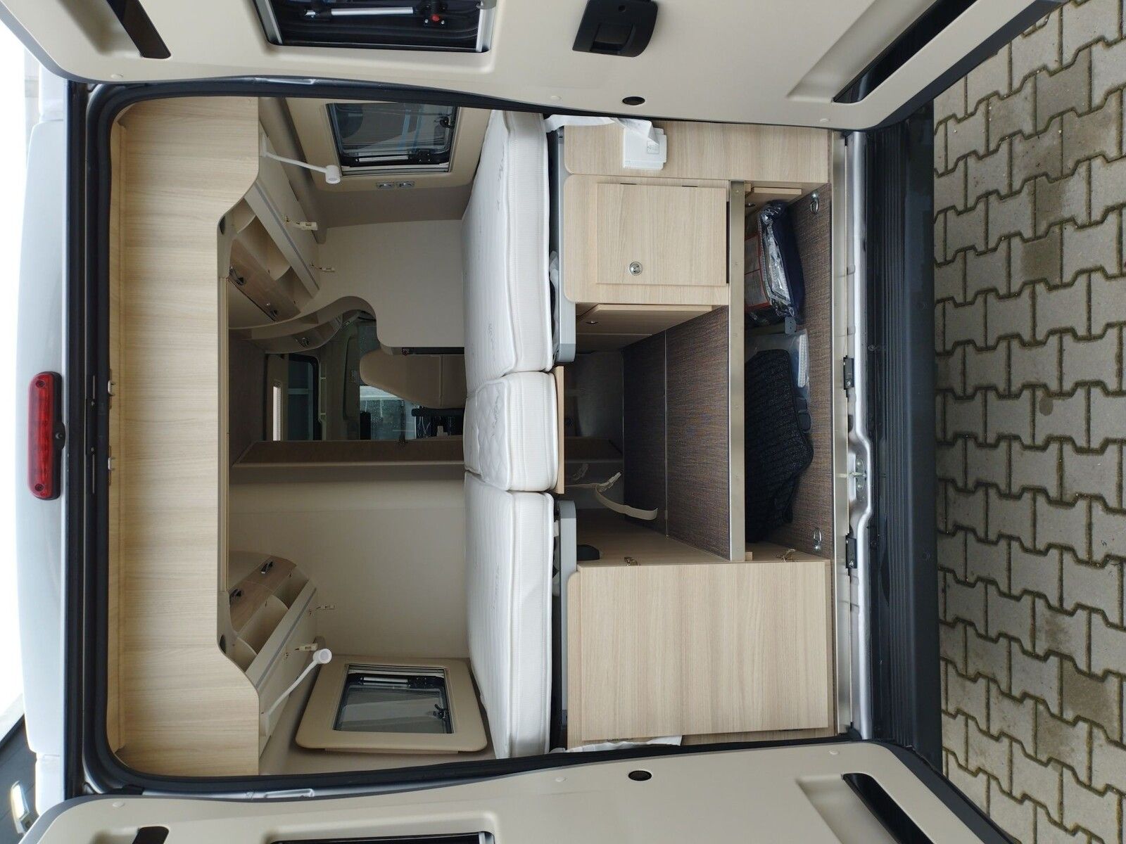 Fahrzeugabbildung Eura Mobil Van V 635 EB Automatik, 180 PS, Fahrassistenz