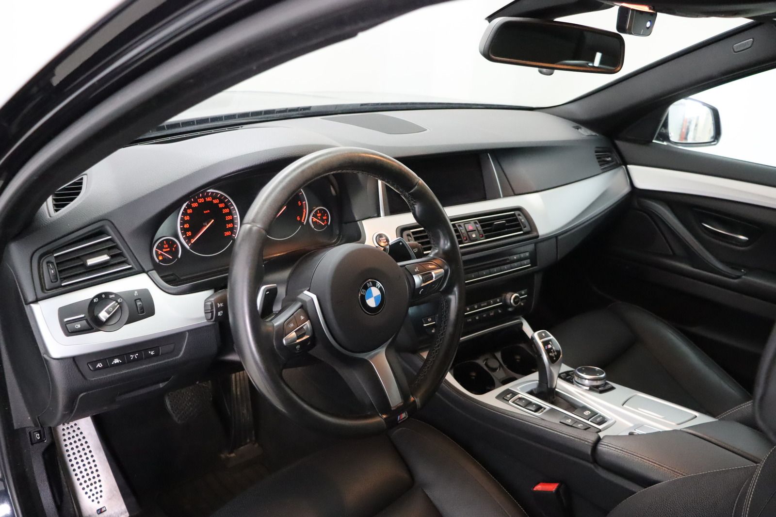 Fahrzeugabbildung BMW M550 d Touring xDrive * HUD * Leder