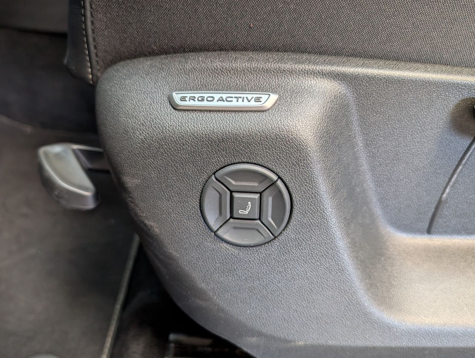 Fahrzeugabbildung Volkswagen Tiguan 2.0TDI R-Line 4M Pano H/K AHK Matrix 20"