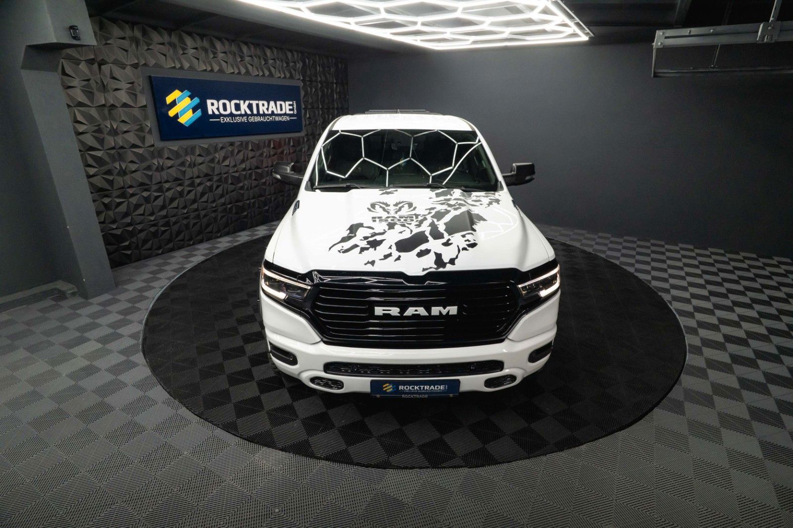 Fahrzeugabbildung Dodge RAM 5.7 V8 HEMI 4x4 OFFROAD Night-Paket Limited