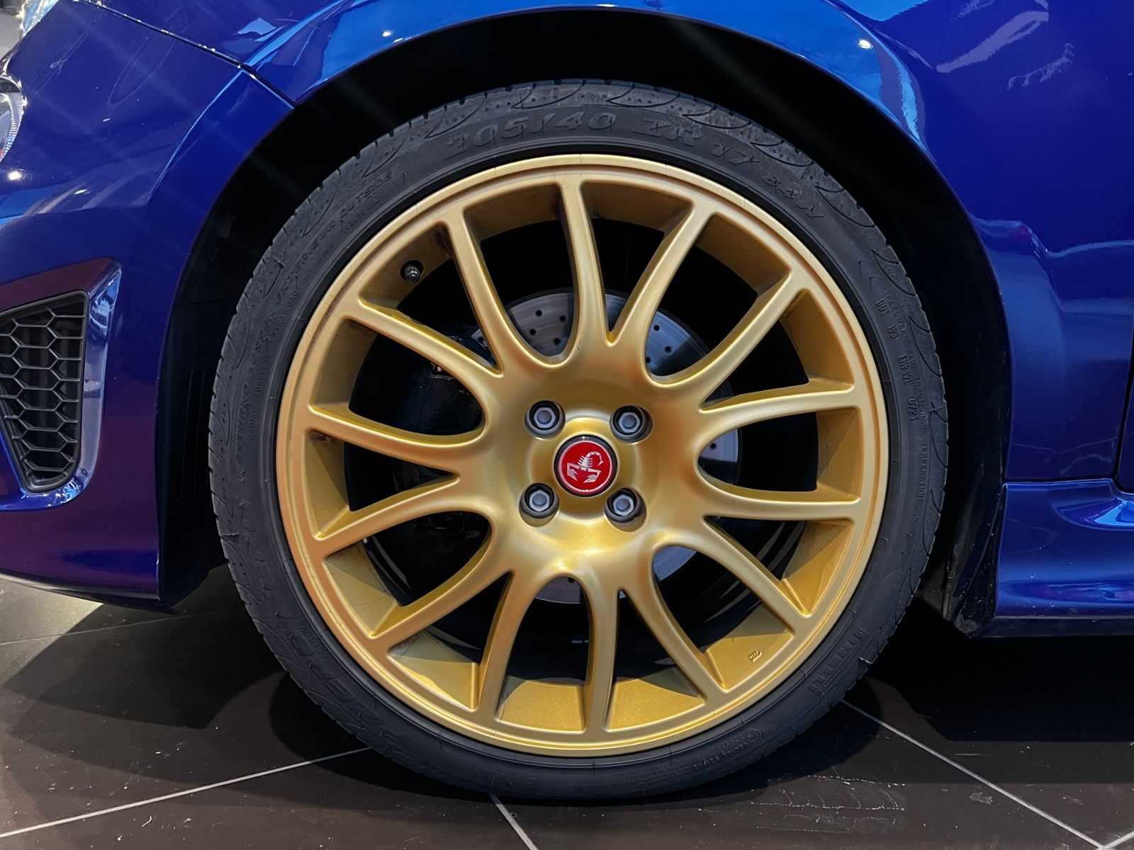 Fahrzeugabbildung Abarth 595C Scorpioneoro Turismo Aut  Sitzheizung RFK