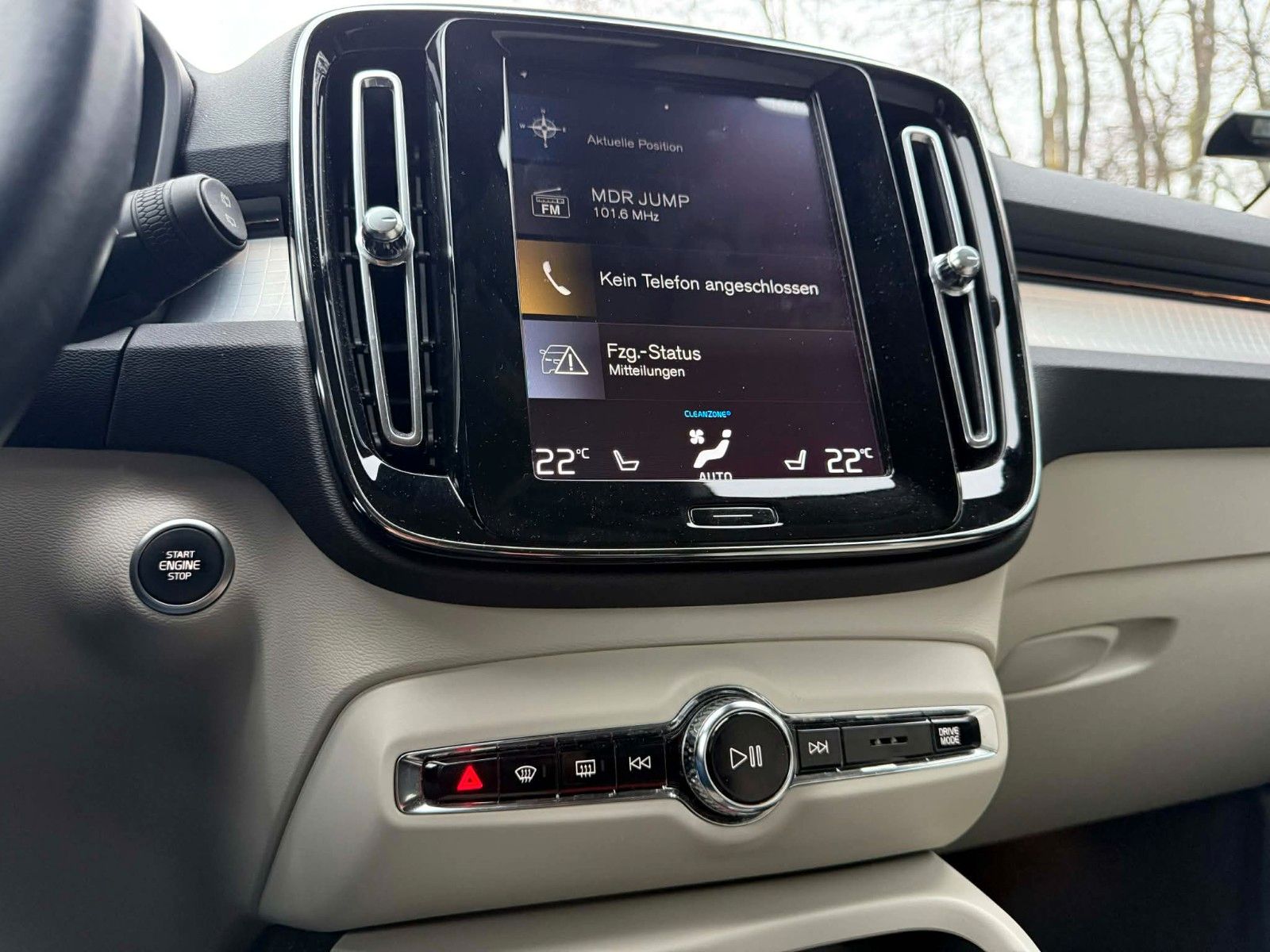 Fahrzeugabbildung Volvo XC40*Momentum*T4*AWD*360Grad*Connect*LED*SHZ*