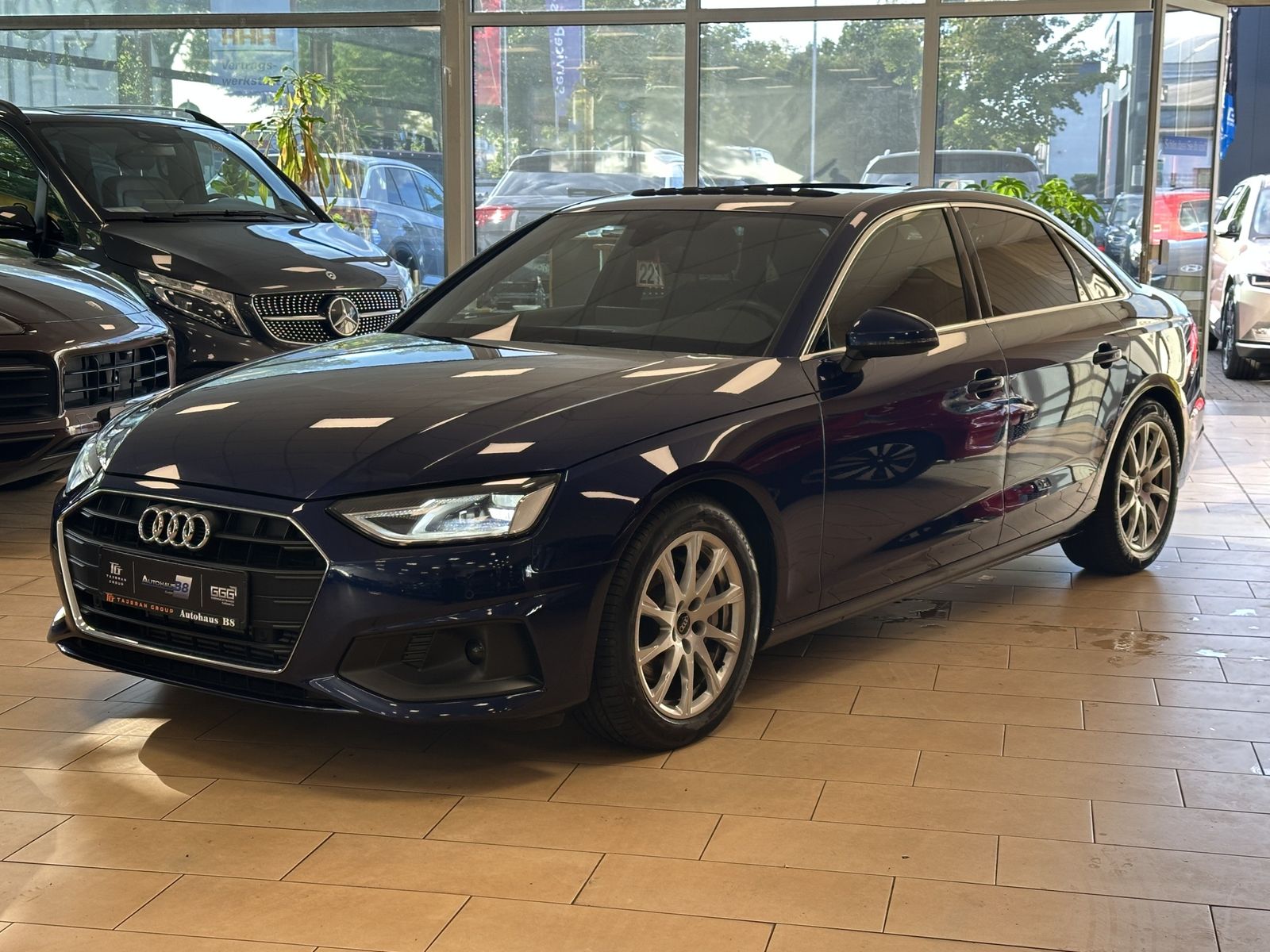 Audi A4 40 TFSI*S-line*AHK*S.dach*1.hand*SHZ*Navi*LED