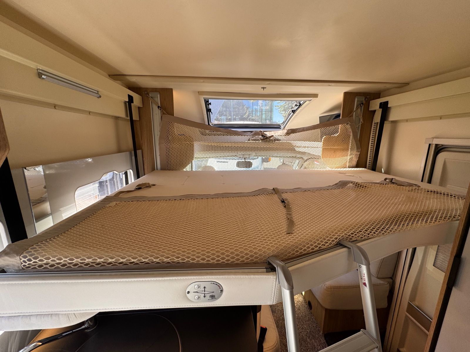 Fahrzeugabbildung Roller Team ZEFIRO 263 TL FIAT QUEENSBETT HUBBETT SOLAR TV