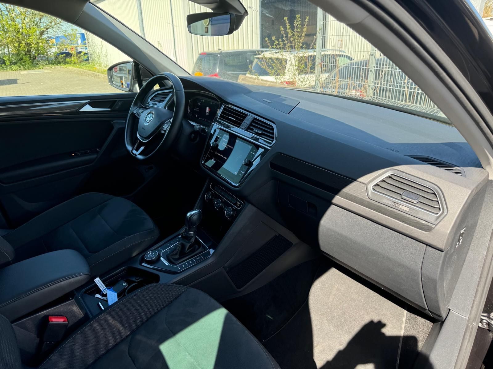 Fahrzeugabbildung Volkswagen Tiguan Highline 4Motion LED+AHK+Navi+20 Zoll