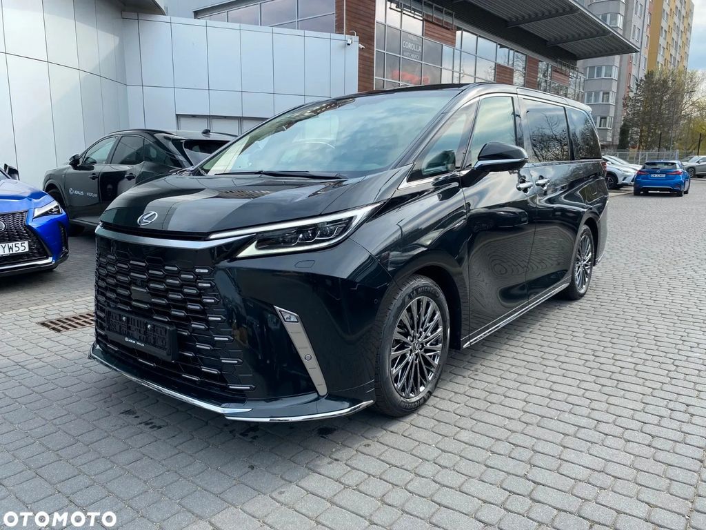 Lexus LM