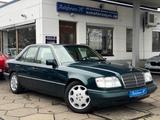 Mercedes-Benz E 280 Limousine/Automatik/Klima/H Kennzeichen - gebrauchte Mercedes-Benz E 280 aus dem Jahr 1995