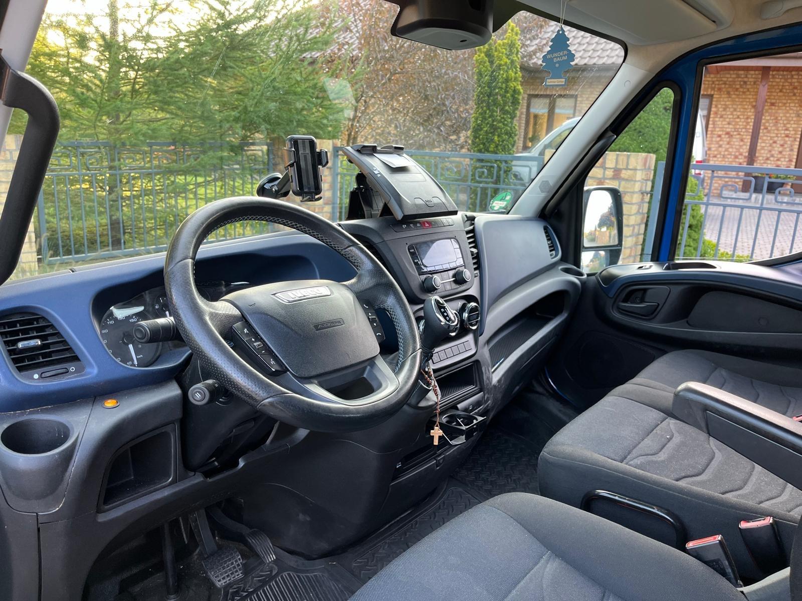 Iveco Daily 2.3 D Schlepper KLIMA 7 Pers. TÜV 10/26