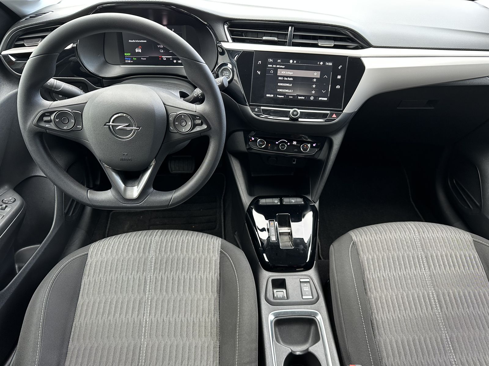 Fahrzeugabbildung Opel Corsa e Edition SHZ+180°-KAMERA+SHZ+STYLE-PAKET
