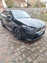 BMW iX2 eDrive20 - M-Sport, HUD, AHK, el.Sitze - BMW iX2 mit Elektro-Antrieb