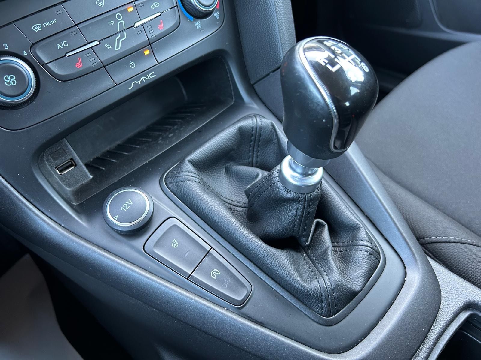 Fahrzeugabbildung Ford Focus Lim.°Navi°PDC°Alu°Tüv Neu°