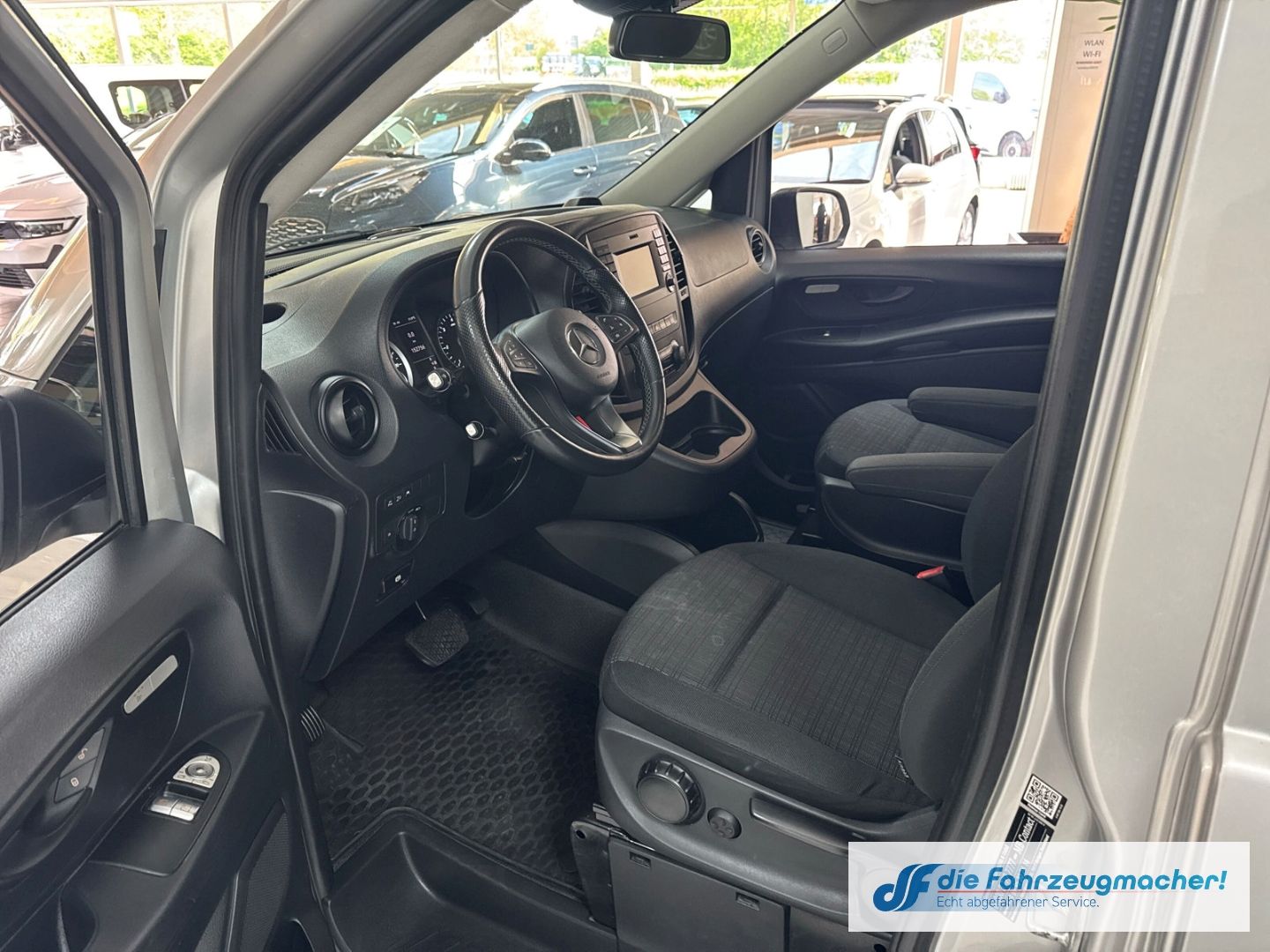 Fahrzeugabbildung Mercedes-Benz Vito Mixto 119CDI 4x4 lang Navi Digitales Cockpi